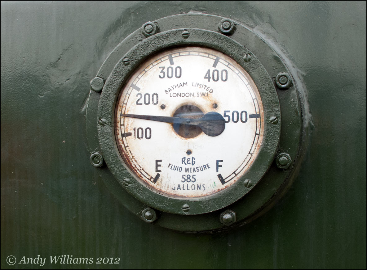 Fuel tank gauge on D3429