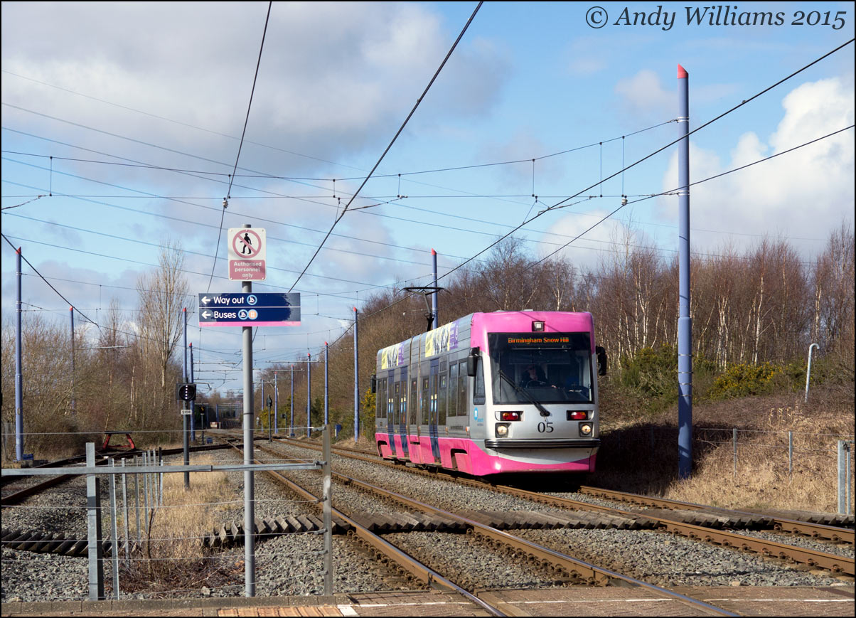 Tram 05 at Wednesbury Parkway