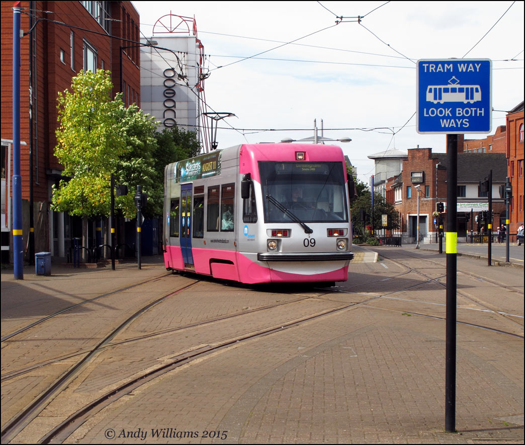 Tram 09 leaving Wolverhampton St George's