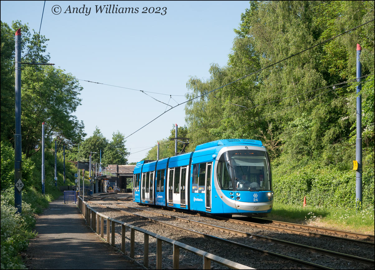 Tram 24 at Dudley St