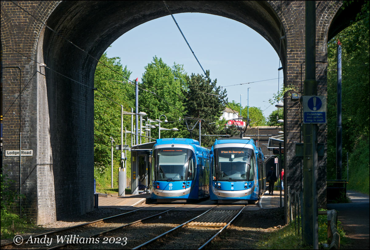 Trams 27 and 51 cross at Lodge Road