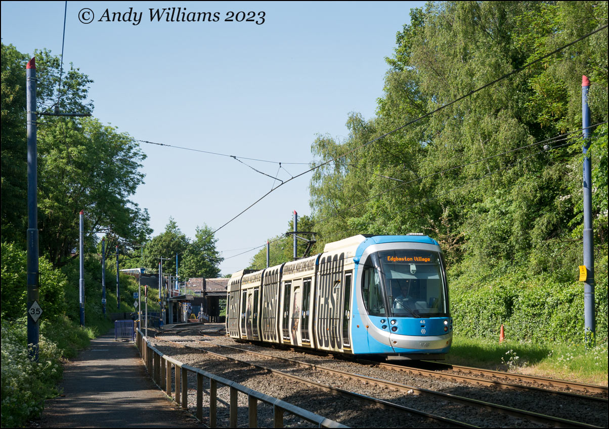 Tram 45 at Dudley St